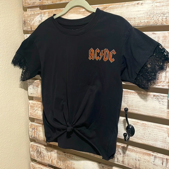 AC⚡️DC Size Small Shirt with Lace Sleeves - Picture 1 of 3
